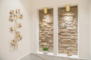 Golden Chic – Upper Town - Image 2