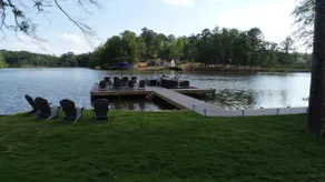 Emma's Lakeside Lounge - Image 4