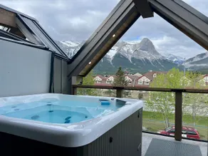 Alpine Ridge- Rooftop Hot Tub, EV Plug, PS5 & more - Image 5