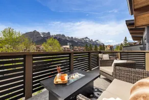 Alpine Ridge- Rooftop Hot Tub, EV Plug, PS5 & more - Image 2