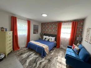 Sapphire Shire: Modern Kitchen & Good Vibes - Image 5