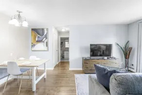 Snowy Kensington Stay | 5 min DT | AC | Parking - Image 3