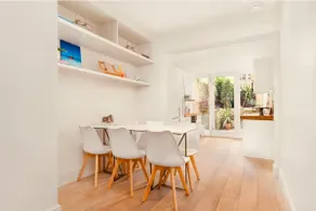 Spacious and Stylish 3 Bedroom Garden Apartment - Image 5