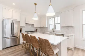 New Build Luxe Lakefront Living, Crystal Lake NoMI - Image 3