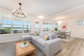 New Build Luxe Lakefront Living, Crystal Lake NoMI - Image 5