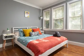 2 Free Parking spots / 4 Bed - 2 Bath / Quiet area - Image 5
