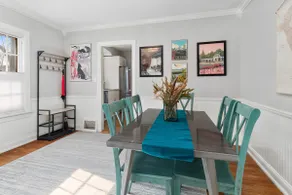Central-Immaculate-Fenced Yard-Parking-Dining - Image 2
