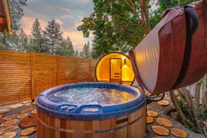 River Run Bend Bungalow & Romantic Spa Grotto - Image 2