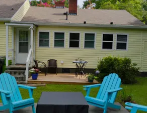 Charming Cozy Cottage w 2.5 Baths Near Downtown NB - Image 4