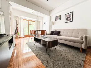 Charming 2-story apt. w/ balcony - Image 3