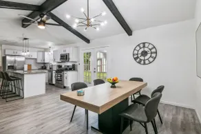 Modern Luxury with Cozy Vibes - Image 5