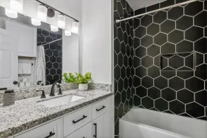 Modern Luxury with Cozy Vibes - Image 3