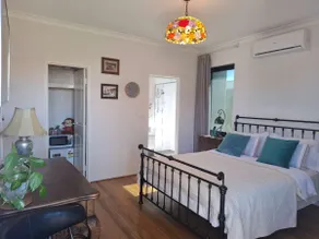 Guest Suite, Private Entrance, Bathroom & Garden - Image 3