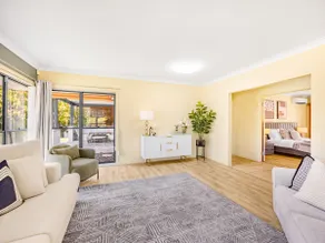 Style 5BR House I Air-con I 2king beds@Carindale - Image 4