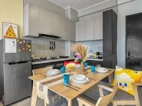 FunxVivid Seaview 2BR 2CP near SG CIQ KSL ZooJB Free Netflix WiFI - Image 2