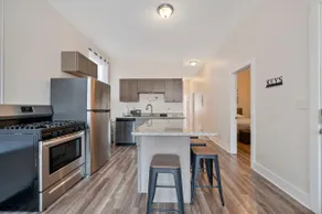 Charming & Cozy 4BD Retreat Steps to Wrigley Field - Image 4