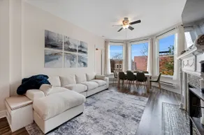 Charming & Cozy 4BD Retreat Steps to Wrigley Field - Image 5
