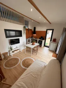Cottage with courtyard and pool - Image 2