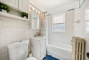Serene Suburban Stay: Family-Friendly w/EZ Parking - Image 5