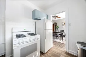 Serene Suburban Stay: Family-Friendly w/EZ Parking - Image 4