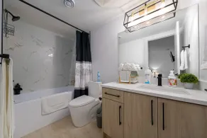 Royal Alex Suite | Private Entry | Parking | WiFi - Image 3