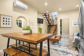 Central Urban Comfort Home - Image 4