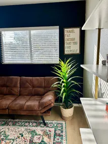 Cozy modern oasis near Six Flags/ UTSA/Seaworld - Image 3