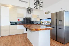 Two-Storey with Marina Views - Image 4