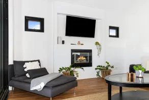 Two-Storey with Marina Views - Image 5