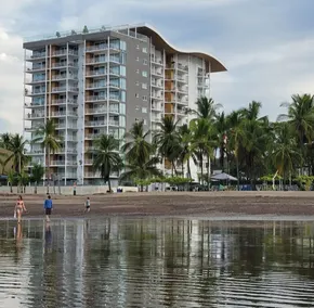 OCEAN FRONT 1 bed "Pacific Point" - Image 3