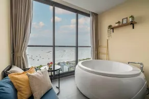Visible Fireworks Sky-high 2 BR King's Bed Seaview - Image 2