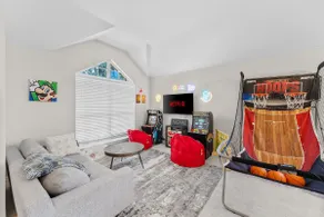 Charming Spacious Oasis with Arcade & Office Space - Image 2