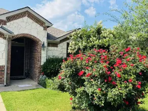 5-Bedroom Retreat w Private Greenbelt & Park Views - Image 2