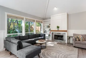 The Lavish Lion’s Den - 3 Bedroom Spacious House - Image 2