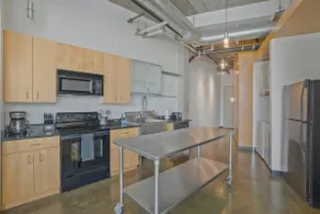 Business Ready Loft Near Downtown - Image 5