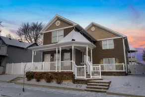 3BR/3BA Downtown Fort Wayne | Parking | Sleeps 6 - Image 2