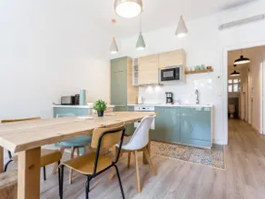 Large Apartment in the Heart of Cours Julien Marseille - Image 2