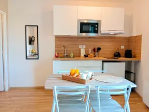 Apartment facing the train station • Ideal for business & short stays - Image 5