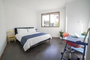 Downtown suite with terrace and parking - Image 4