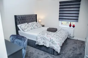 Modern 3 Bedroom Home in Newcastle - Parking - Image 4
