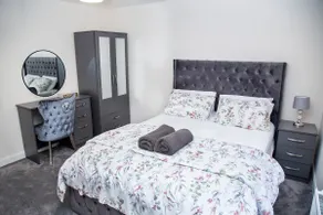 Modern 3 Bedroom Home in Newcastle - Parking - Image 3