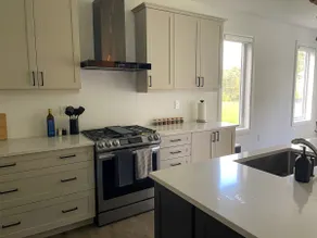 Spacious 3 Bdrm Retreat, Muskoka Room & Fireplace - Image 3