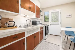 Simply 1Bd Between Airport and Downtown - Image 5