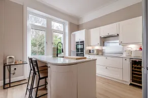 Classy private spacious flat - Image 2