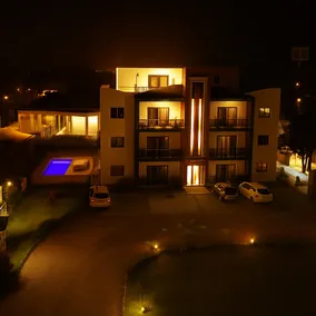 Modern Penthouse with Rooftop Oasis & Gated Parking - 3 - Image 3