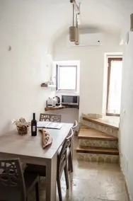 The Gecko's House - Image 3