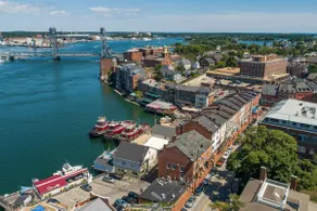 Tugboat Vista 2 Bedroom Downtown Portsmouth - Image 4