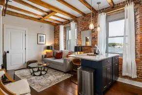 Tugboat Vista 2 Bedroom Downtown Portsmouth - Image 3