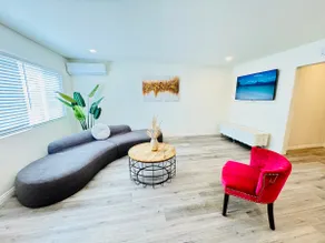 35% Off 2B/2B W Yard Close Airport, College, Shop - Image 2