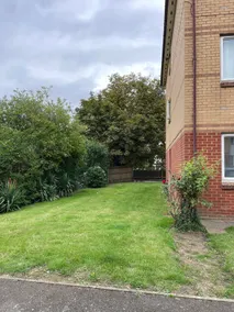 1 Bed Cosy Flat with French doors - Image 3